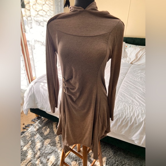 Hooded sweatshirt excellent used condition. No size tag it’s like a small - Picture 3 of 6